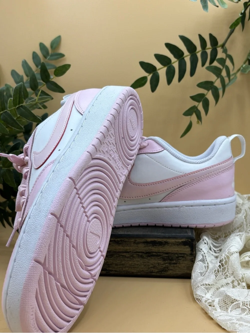 Nike Girls Big Kids Court Borough Low SE 2